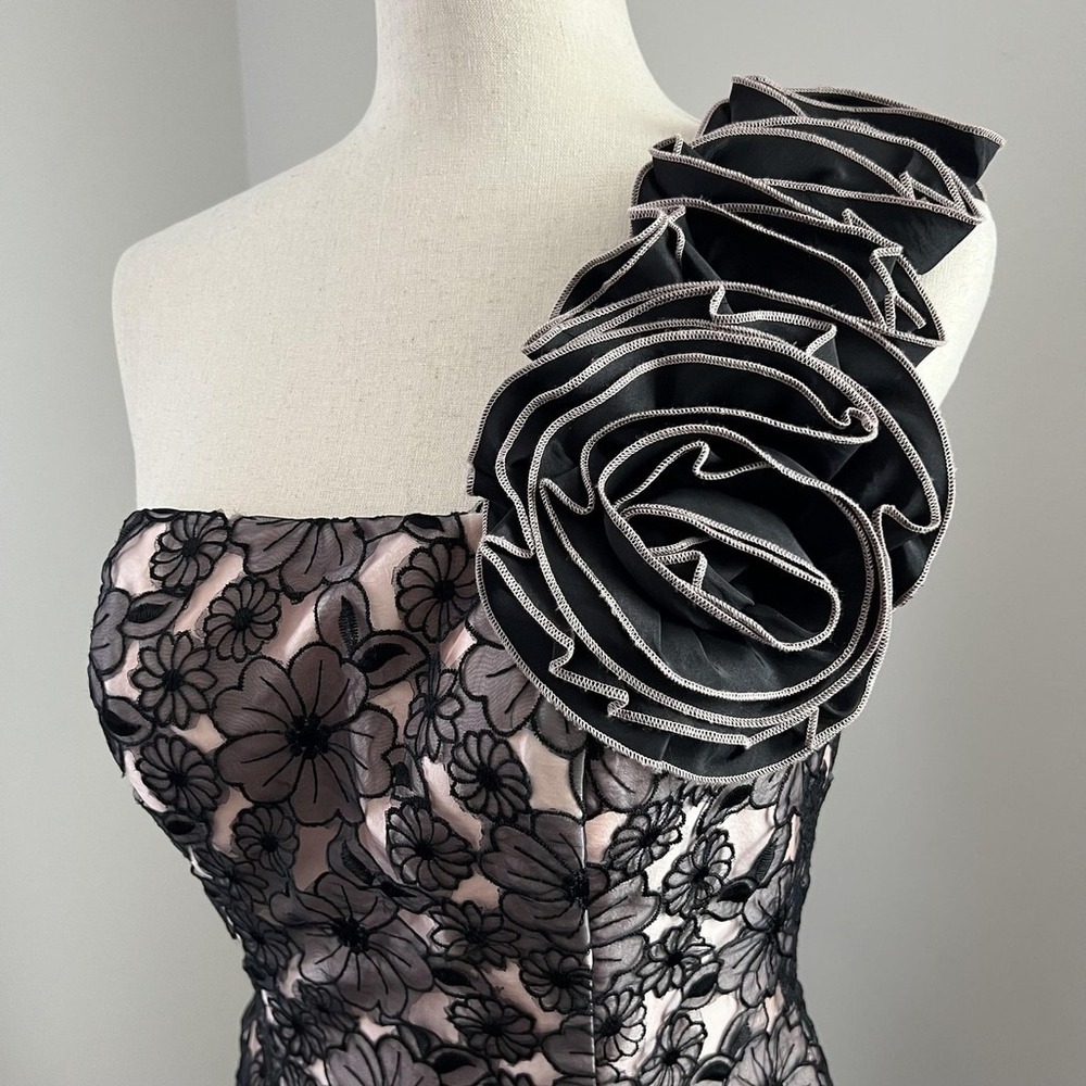 Sonia Peña Black Floral Lace Applique Dress US 6 Pink Satin One Shoulder Ruffle - Picture 4 of 9